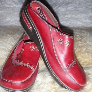 L'ARTISTE Red Leather Burbank Clogs Slides Size 8 Euro 39